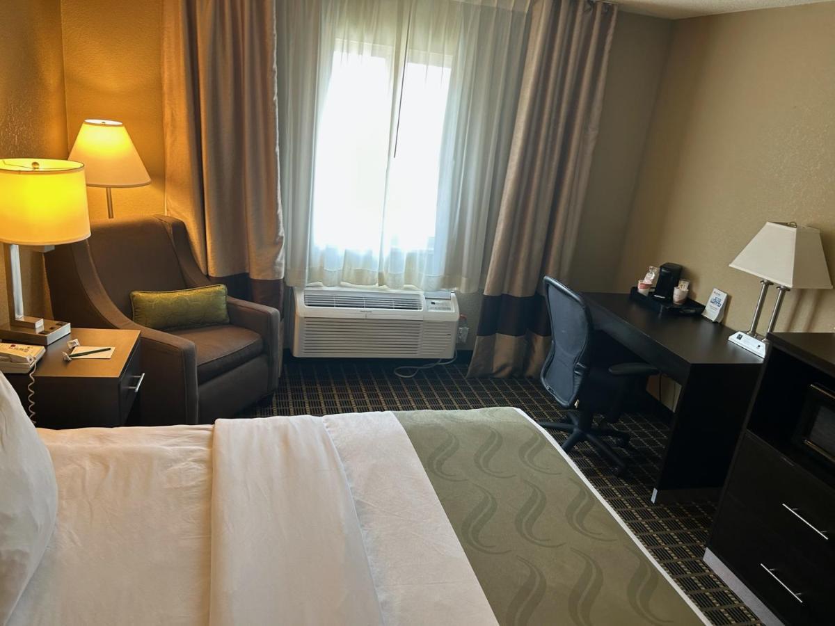 Quality Inn & Suites Bradford Eksteriør bilde