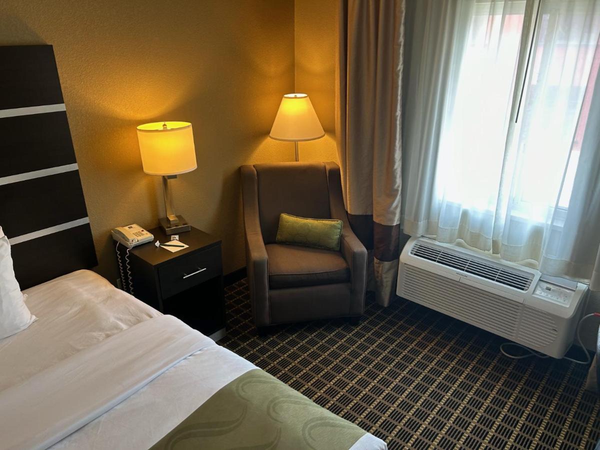 Quality Inn & Suites Bradford Eksteriør bilde
