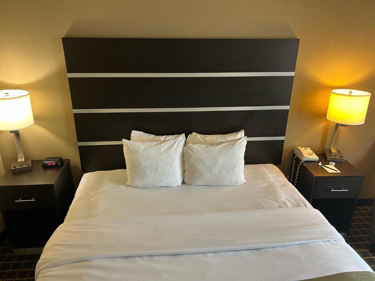 Quality Inn & Suites Bradford Eksteriør bilde